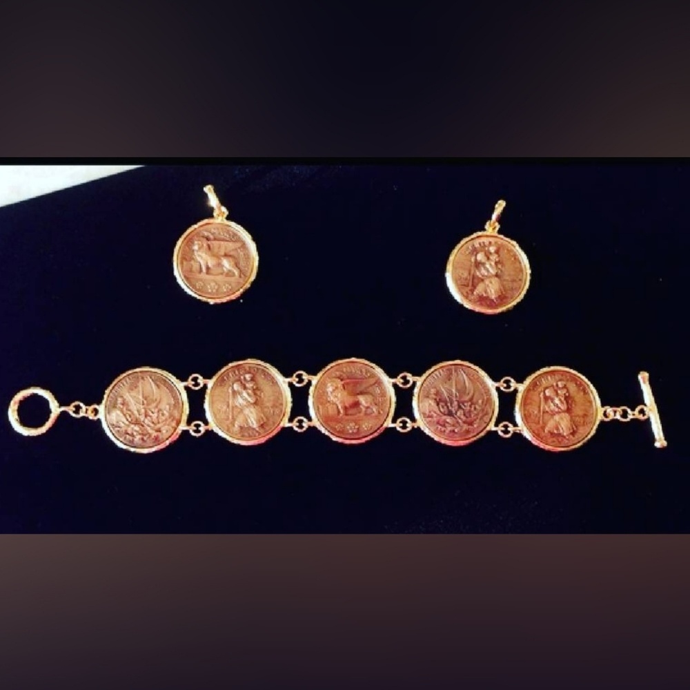 🚫SOLD🚫18K gold-plated bracelet w/Italian coins